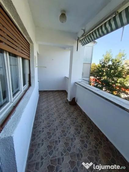 Apartament cu 3 camere decomandat în Săsar