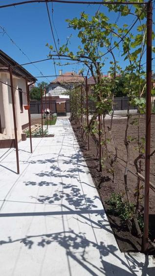 Casă cu 4 camere cu Teren 500 Mp în Central