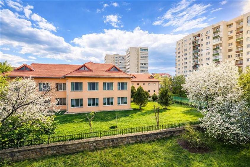 Apartament cu 2 camere nedecomandat, mobilat în Simeria