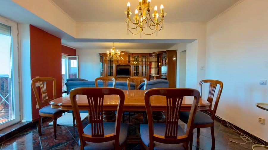 Apartament cu 3 camere în Unirii