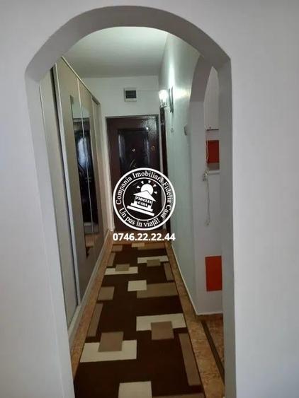 Garsonieră decomandată, mobilată în Podu Roș
