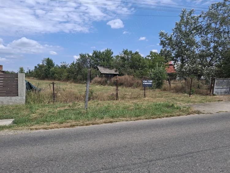 Teren de 3687 mp, în Poiana Lacului