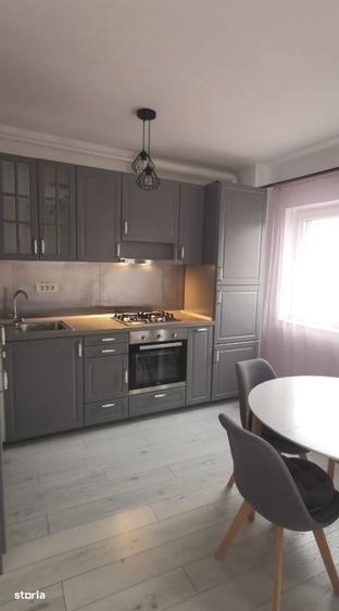 Apartament cu 3 camere semidecomandat în Central