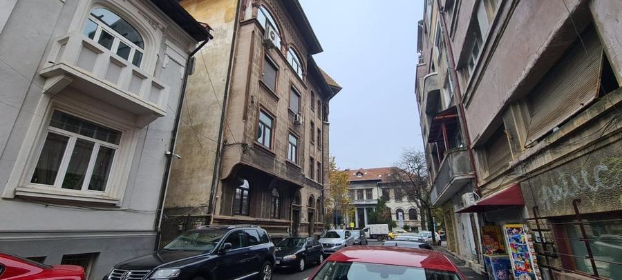 Casă individuală cu 8 camere cu Teren 260 Mp în Cișmigiu