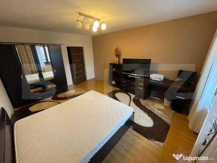Casă cu 7 camere cu Teren 252 Mp în Semicentral