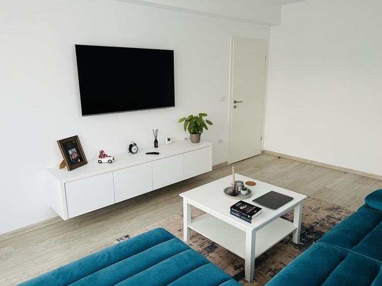 Apartament cu 2 camere decomandat, mobilat în Tractorul