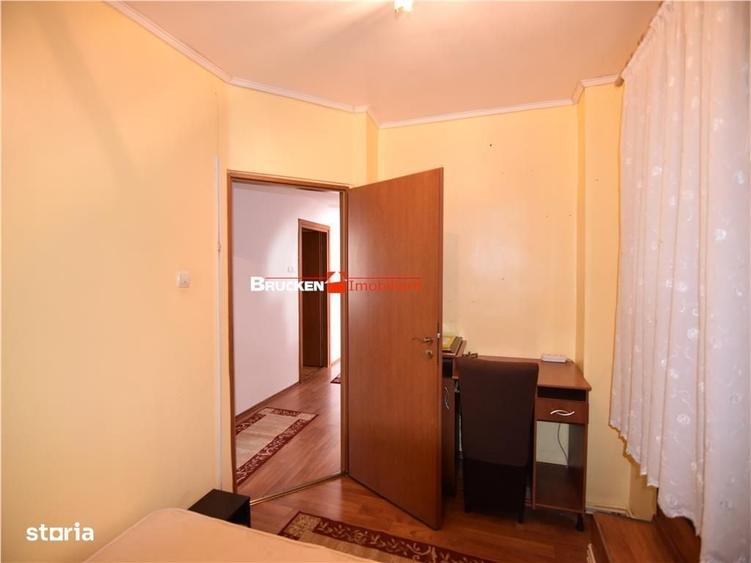 Apartament cu 3 camere decomandat în Sud