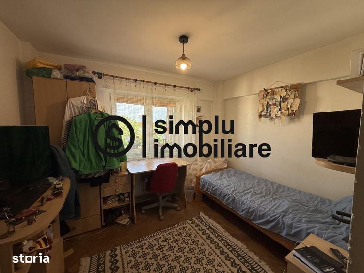 Apartament cu 3 camere decomandat în Sărari