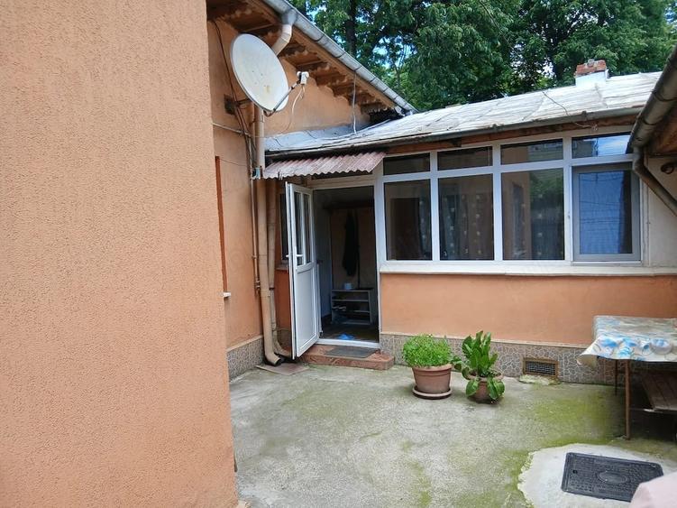 Casă cu 4 camere cu Teren 221 Mp în Central