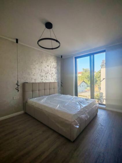 Apartament cu 3 camere semidecomandat în Gruia