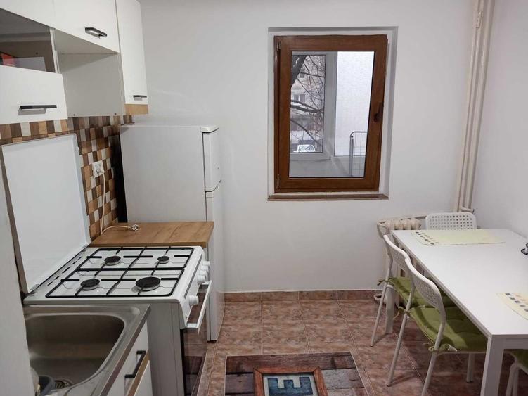 Apartament cu 2 camere decomandat în Casa de Cultură