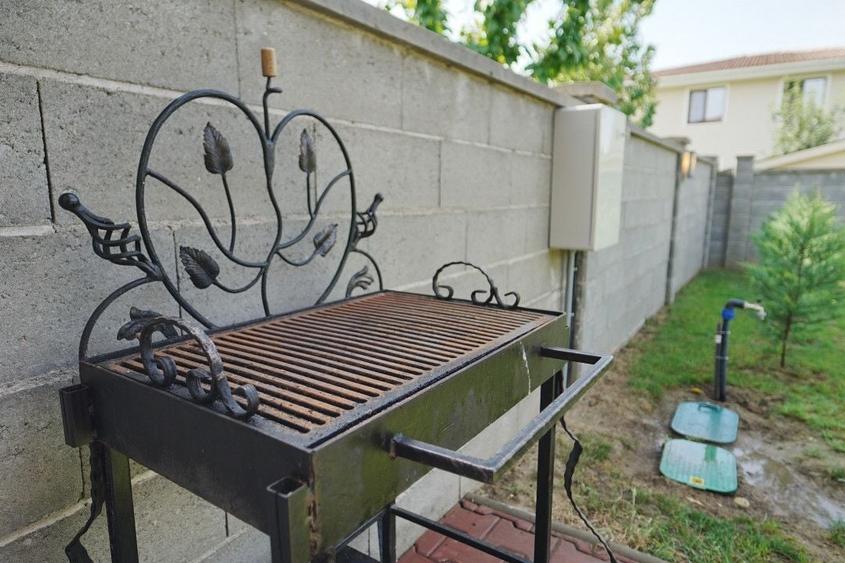 Casă individuală cu 4 camere cu Canalizare în Dumbrăvița