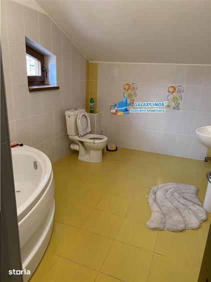 Casă cu 5 camere cu Teren 800 Mp în Republicii
