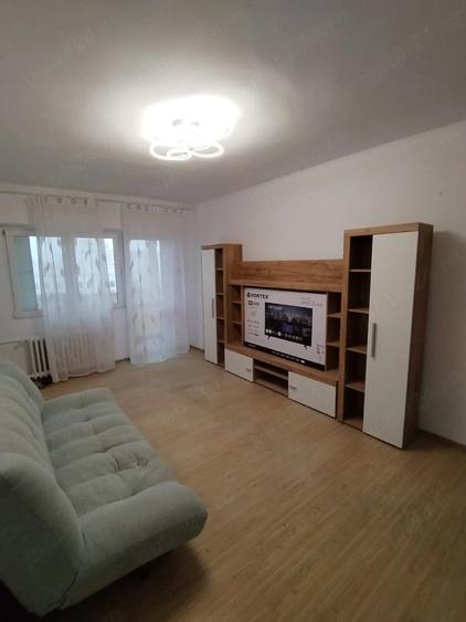 Apartament cu 3 camere decomandat în Bucur Obor