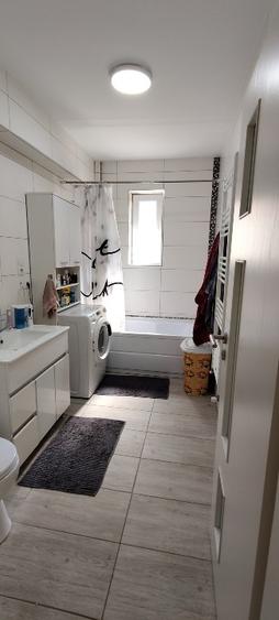 Apartament cu 3 camere decomandat, mobilat în Turnișor