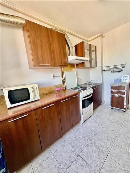 Apartament cu 2 camere decomandat, mobilat în Casa de Cultură