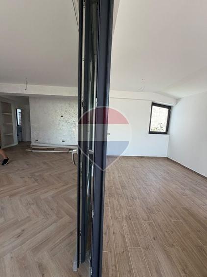 Apartament cu 3 camere decomandat, mobilat în 1 Mai