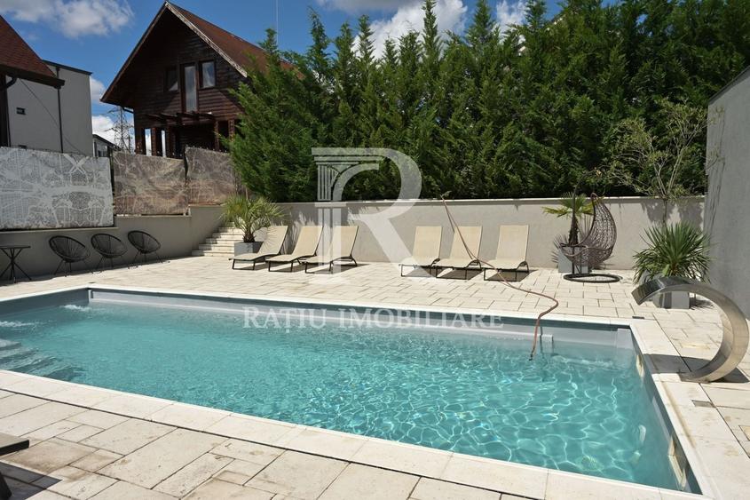 Casă individuală cu 9 camere cu Canalizare în Sânmartin