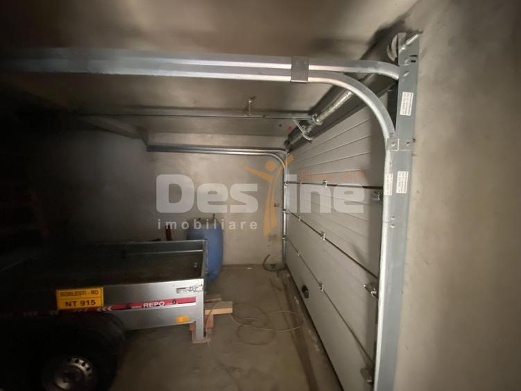 Casă individuală cu 7 camere cu Canalizare în Borlești