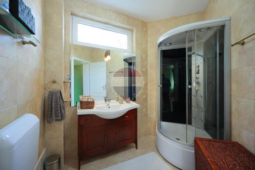 Casă individuală cu 6 camere cu Teren 795 Mp în Sântandrei