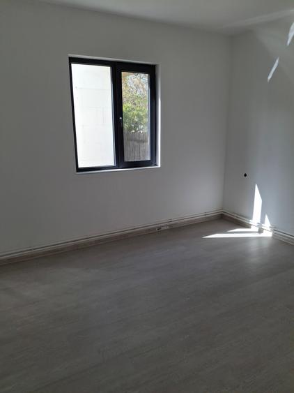 Casă cu 4 camere cu Canalizare în Sud