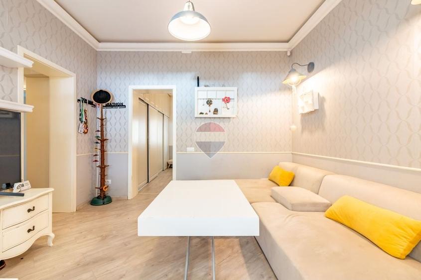 Apartament cu 4 camere semidecomandat, mobilat în Turda