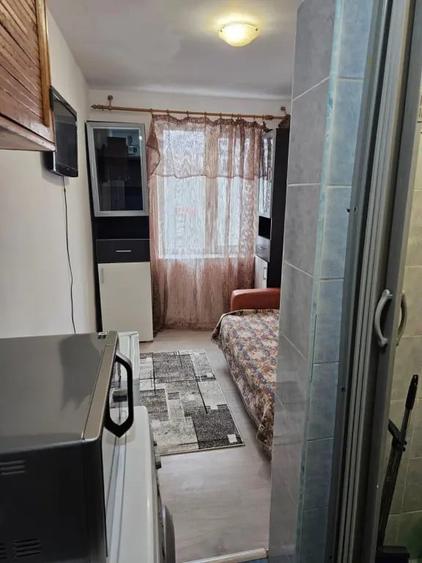 Garsonieră în Vest
