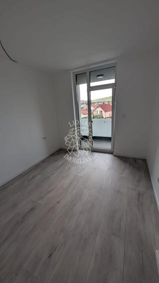 Apartament cu 4 camere decomandat în Calea Moldovei