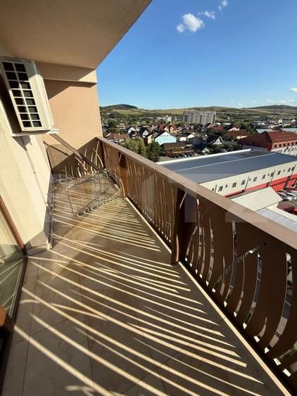 Apartament cu 3 camere decomandat, mobilat în Sud