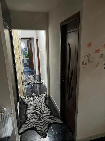 Apartament cu 3 camere decomandat în Micro 11