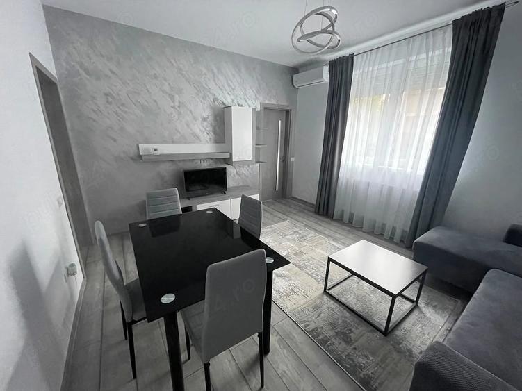 Apartament cu 2 camere decomandat în 1 Mai