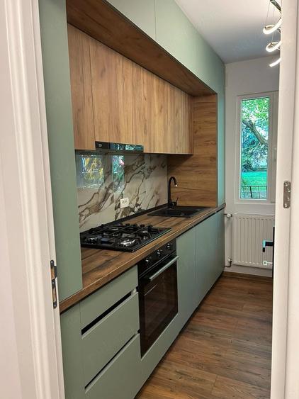 Apartament cu 3 camere semidecomandat în Berceni