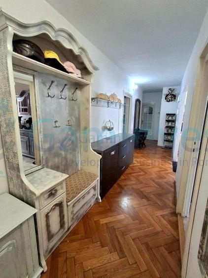 Apartament cu 4 camere decomandat, mobilat în Sânmartin