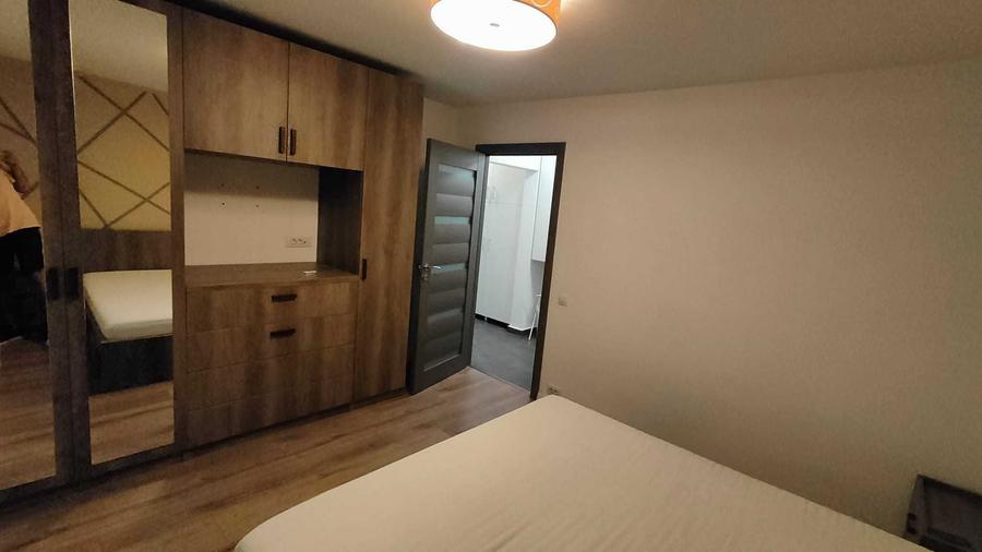 Apartament cu 3 camere decomandat, mobilat în Păcii