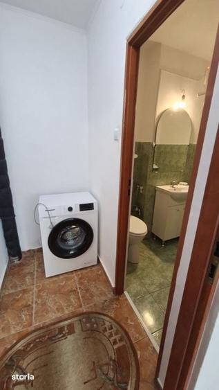 Apartament cu 2 camere semidecomandat în Craiovei