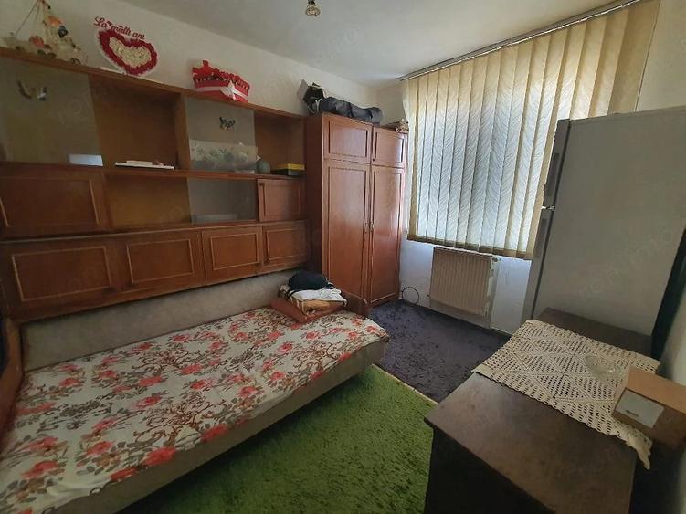 Apartament cu 3 camere decomandat în Dâmbovița