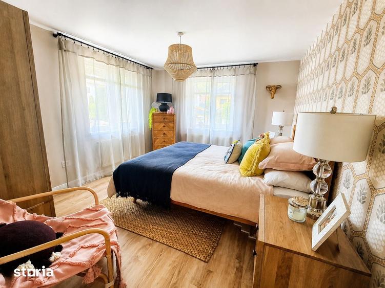 Casă cu 8 camere cu Teren 827 Mp în Păușești