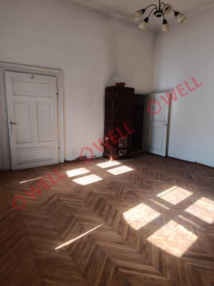 Casă individuală cu 2 camere cu Teren 200 Mp în Central