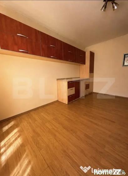 Apartament cu 3 camere decomandat în Siret