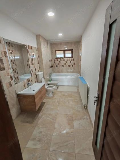 Casă cu 5 camere cu Teren 1644 Mp în Văcărești