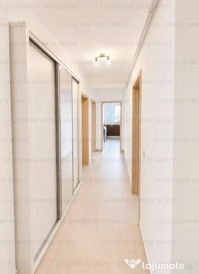 Apartament cu 3 camere decomandat în Tractorul