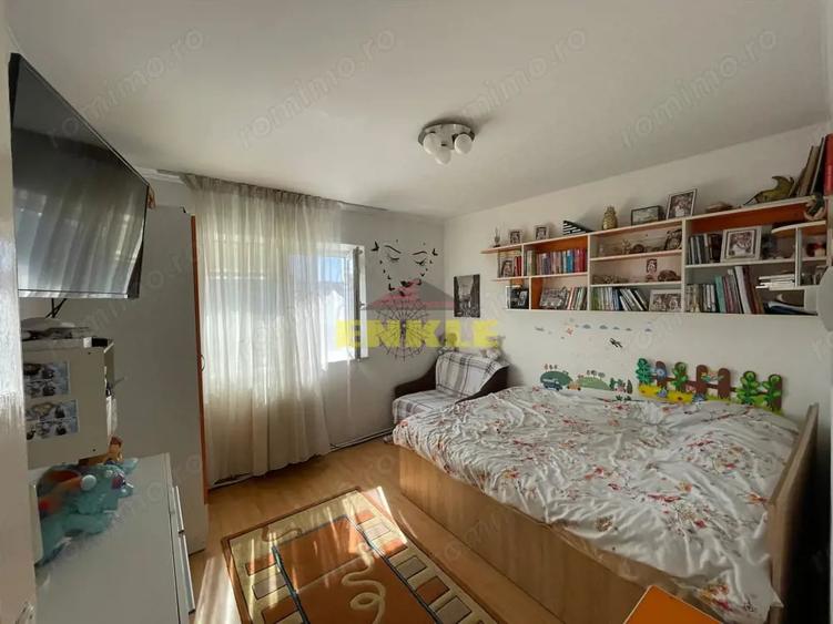 Apartament cu 4 camere decomandat în Central