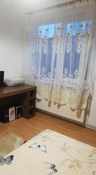 Apartament cu 3 camere semidecomandat, mobilat în Gării