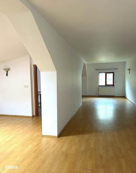 Casă cu 4 camere în Tei