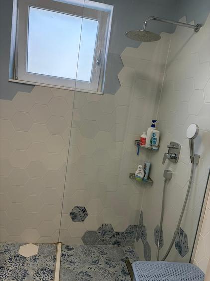Apartament cu 3 camere semidecomandat, mobilat în Năvodari