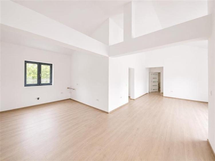 Casă cu 3 camere cu Teren 460 Mp în 9 Mai