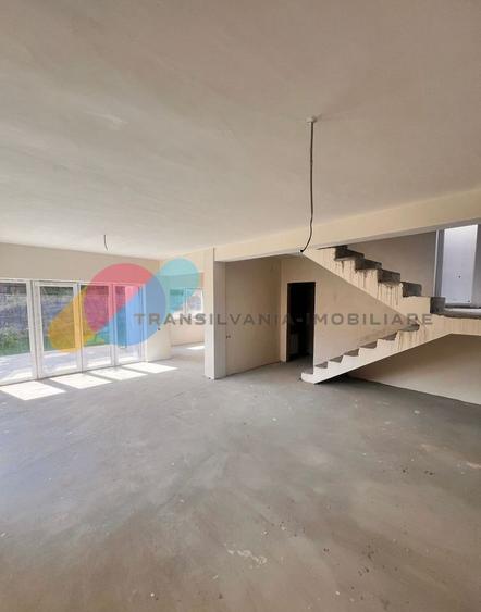 Duplex cu 4 camere cu Canalizare în Dâmbul Rotund