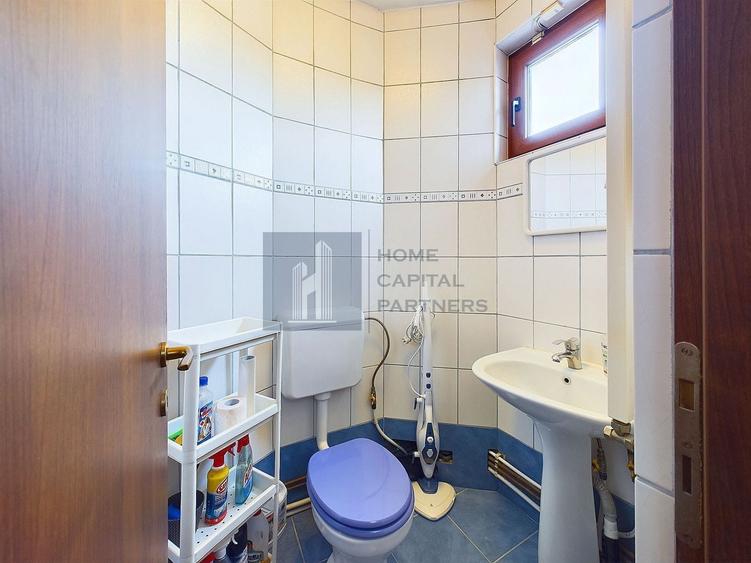 Casă individuală cu 6 camere cu Canalizare în Central
