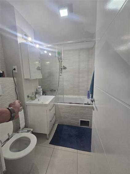 Apartament cu 3 camere decomandat, mobilat în Central