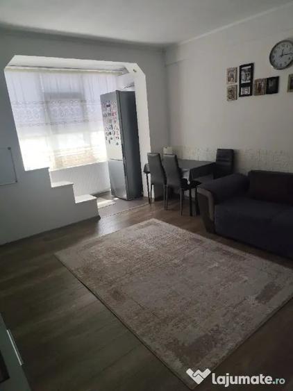 Apartament cu 3 camere semidecomandat în Gara